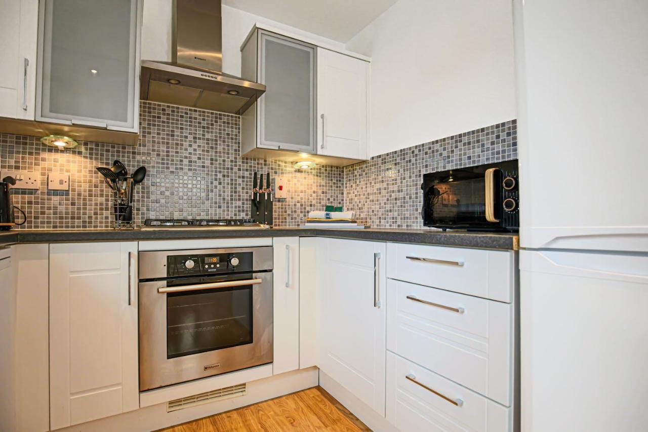 Stylish Apartment With Balcony, Free Parking, Fast Wifi And Smart Tv With Sky And Netflix By Yoko Property Milton Keynes Extérieur photo